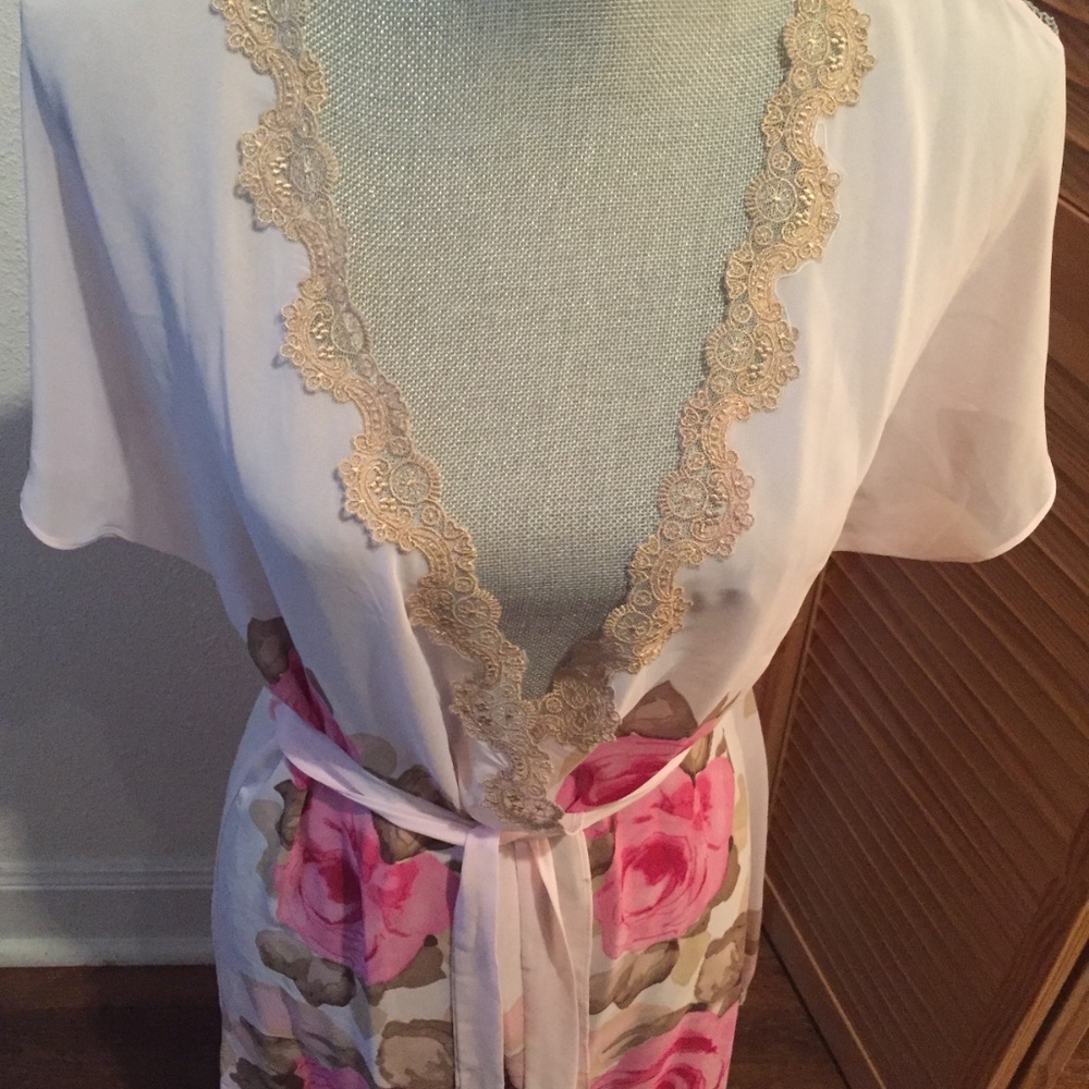In Bloom Robe - Picture 7 of 16